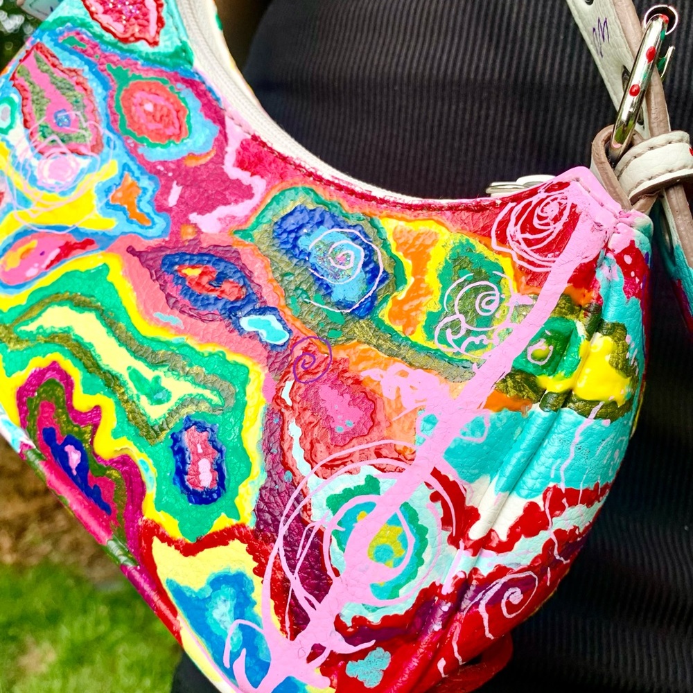 Multicolored Hand painted painted Y2K Vintage purse - Picture 3 of 3